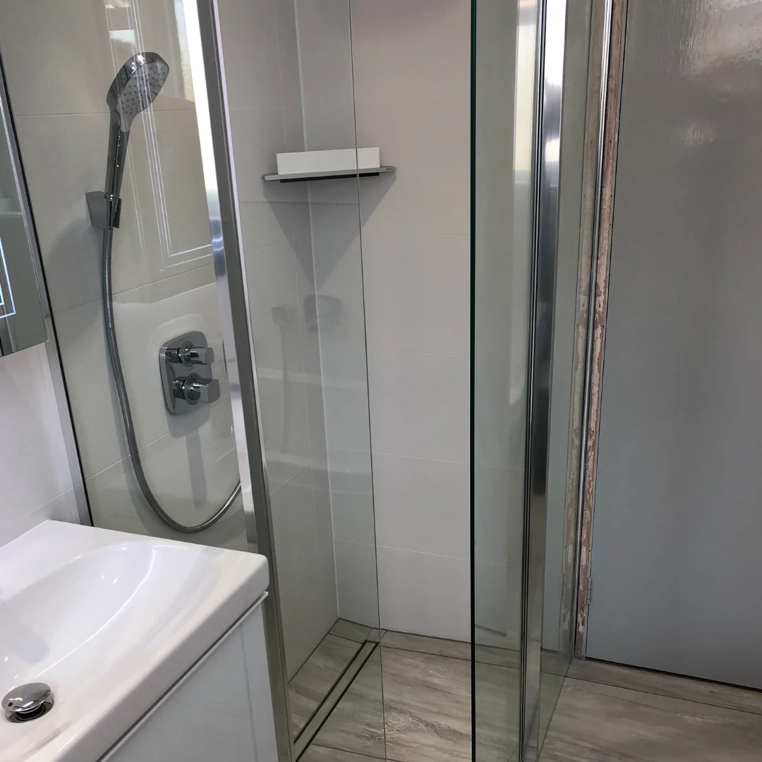 Walk in Shower enclosure with chrome fittings